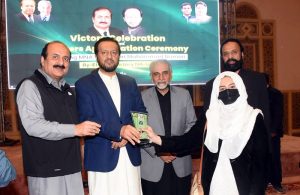 Chairman Youth Programme Rana Mashhood Ahmed Khan and MNA Hafiz Muhammad Numan distribute awards in recognition of the PML-N Youth Council during the by-election victory celebration and workers’ appreciation ceremony.