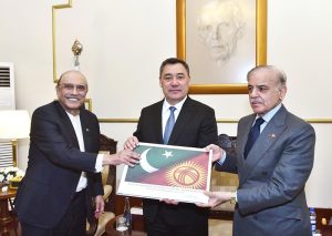 President Asif Ali Zardari and Prime Minister Muhammad Shehbaz Sharif presenting a photo album to the President of the Kyrgyz Republic, Sadyr Zhaparov, at Aiwan-e-Sadr.