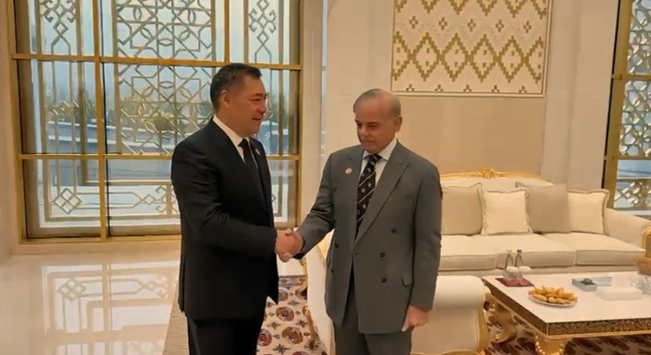 PM Shehbaz exchanges pleasantries with world leaders in Ashgabat