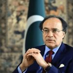 Aurangzeb joins Christian staff in Christmas celebration