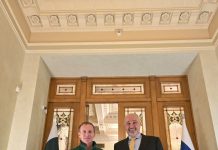 Ambassador Tirmizi meets Russian mountaineer Denis Urubko