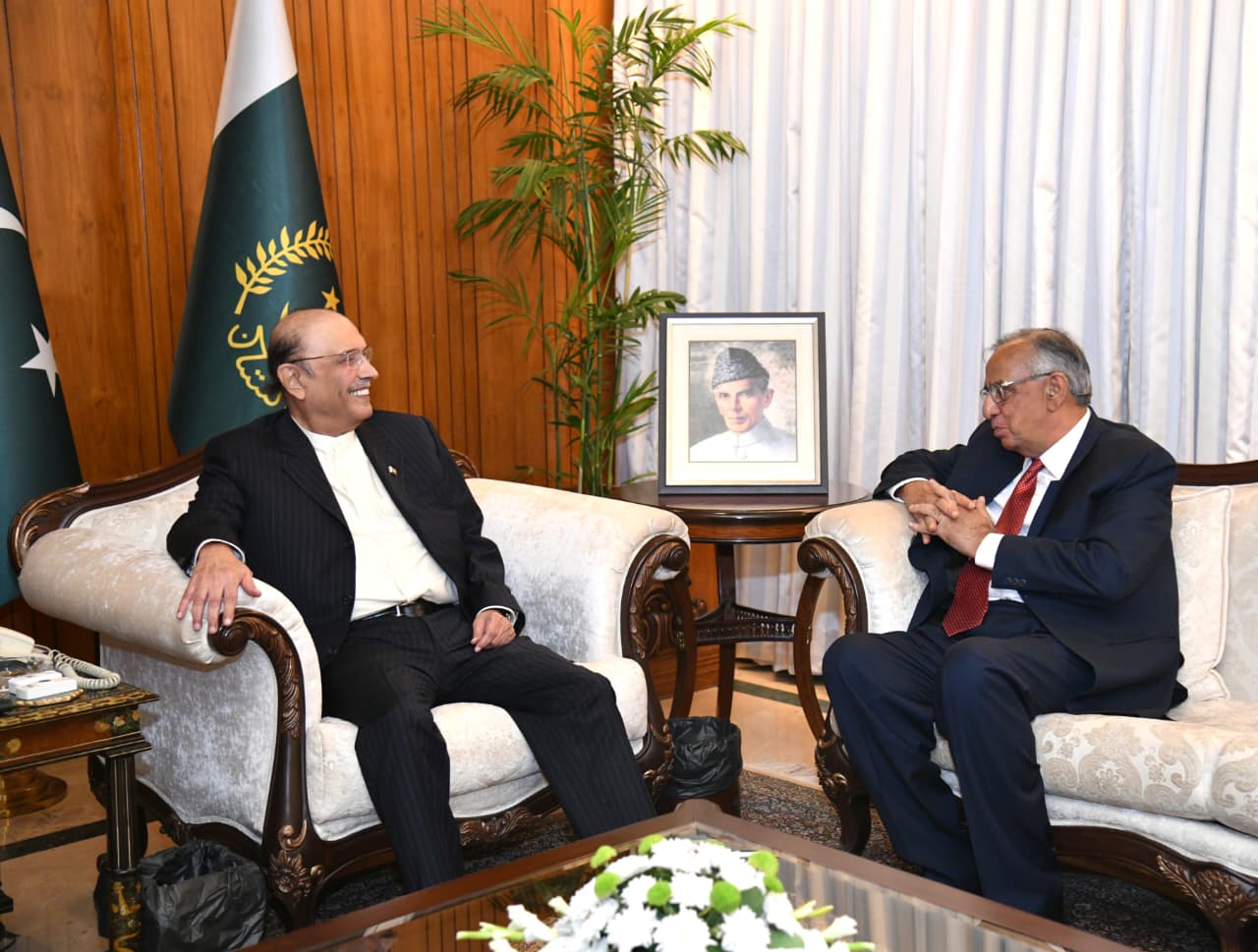 President Zardari administers oath to FTO