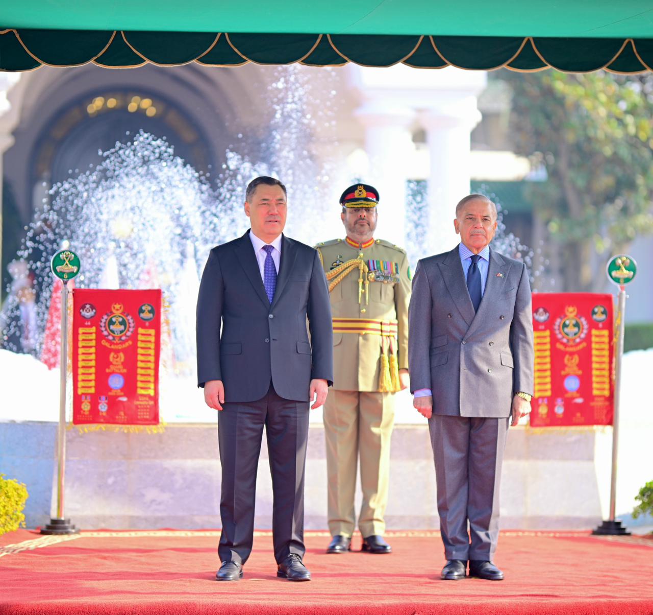 Kyrgyz President Zhaparov accorded guard of honour at PM House