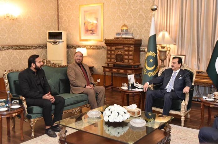 Acting President, Syed Yousuf Raza Gilani in a meeting with Hafiz Hussain Ahmed Madani at Aiwan-e-Sadr