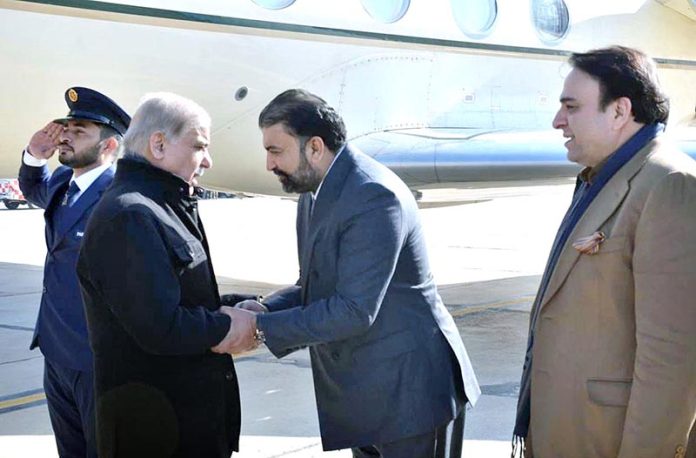 Chief Minister Balochistan Mir Sarfaraz Ahmad Bugti welcomes Prime Minister Muhammad Shehbaz Sharif at Quetta Airport