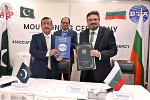 Managing Director Associated Press of Pakistan (APP) Muhammad Asim Khichi and Director General of Bulgarian News Agency (BTA) Kiril Valchev ink the Memorandum of Understanding on news cooperation on behalf of their respective news agencies. Secretary for Information and Broadcasting Ashfaq Khalil and Ambassador of Bulgaria Irena Gancheva witness the signing of the document.
