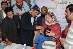 Deputy Commissioner Muhammad Noman Sadiq administers polio drops to a child during the inauguration of the three-day anti-polio campaign at Shahbaz Sharif Hospital