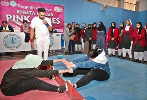 Players are participating in Mass Wrestling trials during the “Khelta Punjab Pink Games,” held at the Sports Gymnasium organized by the Sports Department.