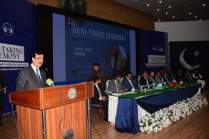 Chairman Senate Syed Yousaf Raza Gillani administers the oath to the newly elected body of the Academic Staff Association at Bahauddin Zakariya University
