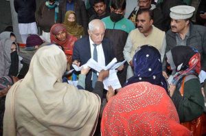 Federal Minister for Investment Board Qaiser Ahmad Sheikh addresses media at Moza Jhanb on Lahore Road in Chiniot.
