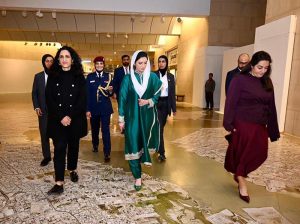 First Lady Bibi Aseefa Bhutto Zardari visits the Pearl Museum and observes exhibits highlighting Bahrain’s traditional maritime heritage and pearling history.