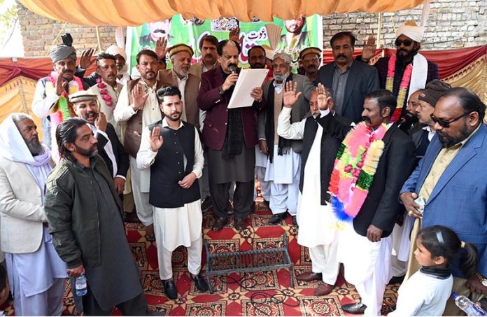 Pakistan Muslim League–Nawaz (PML-N) Senator Chaudhary Tanvir Khan administers the oath to newly elected members of Qadir Bakhsh Rajput Welfare Society at Chaklala Scheme-3