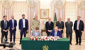 Prime Minister Muhammad Shehbaz Sharif and CDF & COAS Syed Asim Munir witnessing signing of MoU between the Government of Pakistan and SC Financial Technologies LLC, an affiliated entity of World Liberty Financial, regarding digital payment architectures for cross border transactions while Minister for Finance Muhammad Aurangzeb and CEO World Liberty Financial Mr. Zachary Witkoff signing on behalf of the respective sides.