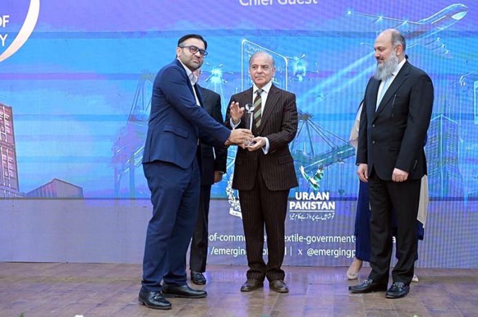 Prime Minister Muhammad Shehbaz Sharif presents awards to leading exporters of the country