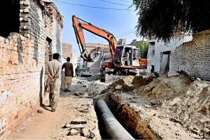 Labourers are busy laying new sewerage line from Latifabad to the Indus River