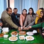 Managing Director Associated Press of Pakistan (APP) Muhammad Asim Khichi cutting a cake to celebrate the New Year celebration during a ceremony organized by staffers at APP Headquarters.