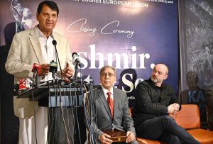 Governor of Khyber Pakhtunkhwa, Faisal Karim Kundi, addresses the media after the “Kashmir: Wait & See” photography exhibition at PNCA in the Federal Capital.