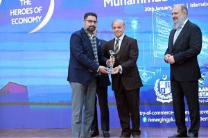 Prime Minister Muhammad Shehbaz Sharif presents awards to leading exporters of the country