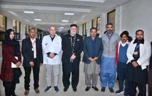 Group photo of doctors with Federal Minister Syed Imran Ahmad Shah during his visit to Allied Hospital-I Faisalabad.