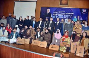 Advisor to the Prime Minister on Political & Public Affairs, Senator Rana Sanaullah Khan, addresses the laptop distribution ceremony under the Prime Minister’s Laptop Scheme at Government College University Faisalabad (GCUF), where laptops were awarded to 1,934 students.