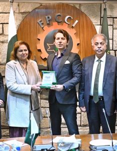 Secretary (Tax Education/Facilitation), Muhammad Muti-ur-Rehman Mumtaz, addresses a session with women at the Women Chamber of Commerce and Industry at FPCCI as part of FBR’s Tax Awareness Initiative.