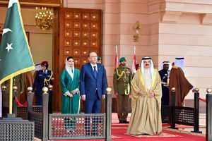 President Asif Ali Zardari and First Lady Bibi Aseefa Bhutto Zardari receiving the guard of honour at Al-Qudaibiya Palace