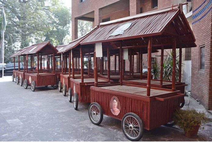 On the instructions of the Chief Minister of Punjab, carts have been parked at the Tehsil Municipal Corporation Office to be provided to shopkeepers on various roads for setting up model bazaars aimed at beautifying the city