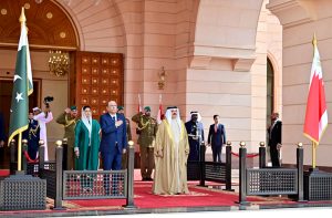 President Asif Ali Zardari and First Lady Bibi Aseefa Bhutto Zardari receiving the guard of honour at Al-Qudaibiya Palace