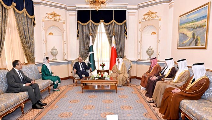 President Asif Ali Zardari in a meeting with His Majesty King Hamad bin Isa Al Khalifa Al-Qudaibiya Palace