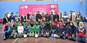 Players undergo volleyball trials during the “Khelta Punjab Pind Games Trials” held at a sports gymnasium, organized by the Sports Department.