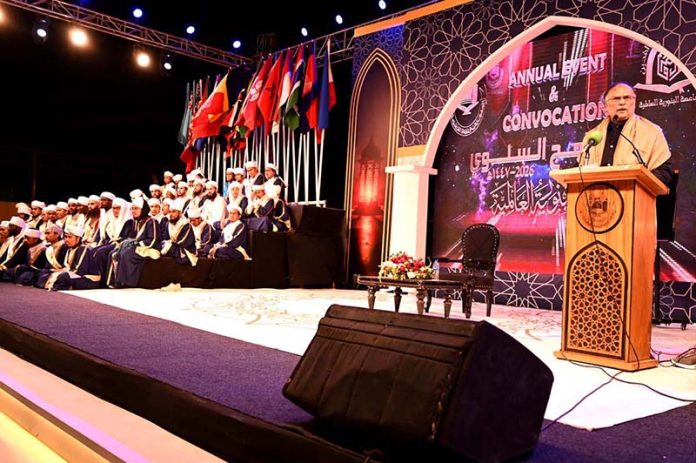 Federal Minister of Planning, Development and Special Initiatives Prof. Ahsan Iqbal addressing the annual event and convocation of Jamia Binoria Alamia