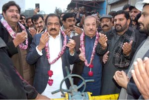 Prime Minister’s Political Adviser Senator Rana Sanaullah Khan offering Dua after inaugurating of Sui Gas connection in 30 Chak