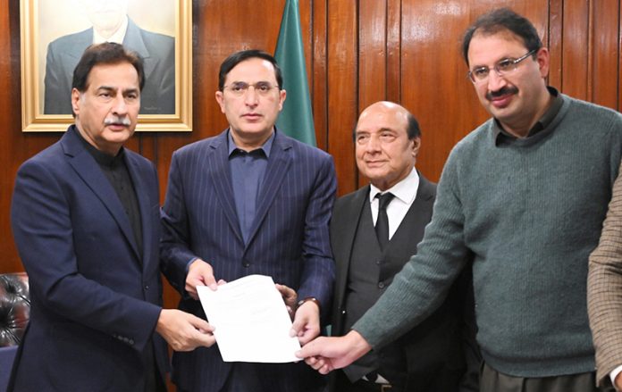 Speaker National Assembly Sardar Ayaz Sadiq hands over the official notification regarding the appointment of the Leader of the Opposition in the National Assembly to the delegation of Opposition Members at Parliament House in the federal capital