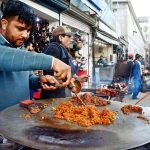 A young street vendor prepares beef liver, a popular “taka tak” dish, at a roadside stall to attract customers in the Provincial Capital.