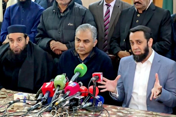 Federal Minister for Information and Broadcasting Attaullah Tarar along with Interior Minister Mohsin Naqvi talks to media personnel at Jamia Ashrafia