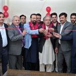 Ikhtiar Wali Khan, Coordinator to the Prime Minister on Information for Khyber Pakhtunkhwa (KP) Affairs cutting ribbon to inaugurate Bureau office of Metro One News Channel