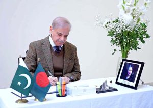 Prime Minister Muhammad Shehbaz Sharif writes down his remarks in the visitors' book as he visits Bangladesh High Commission to offer Condolences on the passing of Begum Khalida Zia former Prime Minister of Bangladesh and Chairperson of Bangladesh National Party