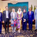 First Lady Bibi Aseefa Bhutto Zardari in a group photo after meeting with Vice Minister of Trade of Indonesia, Dyah Roro Esti Widya. Chief Minister Sindh, Syed Murad Ali Shah is also present on the occasion