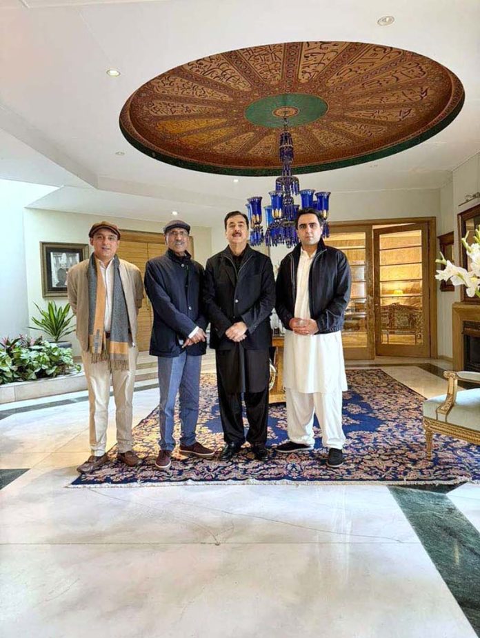Chairman Senate Syed Yousuf Raza Gilani met Makhdum Syed Ahmed Mahmood at his Lahore residence. Syed Ali Qasim Gilani and Makhdum Syed Murtaza Mahmud, MNA were also present