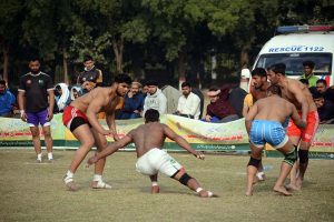 A view of the Kabaddi match played between Ittehad Kabaddi Club and Ali Shahanshah Kabaddi Club during Faisalabad Commissioner Gold Kabaddi Tournament at Bohran Wali Ground