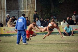 A view of the Kabaddi match played between Ittehad Kabaddi Club and Ali Shahanshah Kabaddi Club during Faisalabad Commissioner Gold Kabaddi Tournament at Bohran Wali Ground