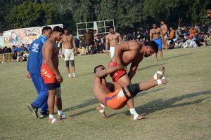 A view of the Kabaddi match played between Ittehad Kabaddi Club and Ali Shahanshah Kabaddi Club during Faisalabad Commissioner Gold Kabaddi Tournament at Bohran Wali Ground