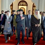 President Asif Ali Zardari being seen off by Dr. Abdullatif bin Rashid Al Zayani, Minister of Foreign Affairs of the Kingdom of Bahrain, at the airport