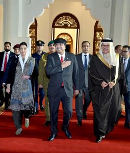 President Asif Ali Zardari being seen off by Dr. Abdullatif bin Rashid Al Zayani, Minister of Foreign Affairs of the Kingdom of Bahrain, at the airport
