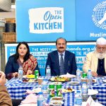 Chairman Prime Minister’s Youth Programme (PMYP) Rana Mashhood Ahmad Khan at the Open Kitchen by Muslim hands