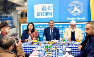 Chairman Prime Minister’s Youth Programme (PMYP) Rana Mashhood Ahmad Khan at the Open Kitchen by Muslim hands