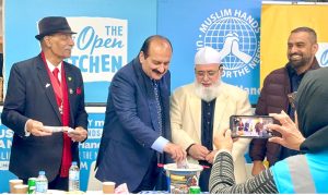 Chairman Prime Minister’s Youth Programme (PMYP) Rana Mashhood Ahmad Khan at the Open Kitchen by Muslim hands