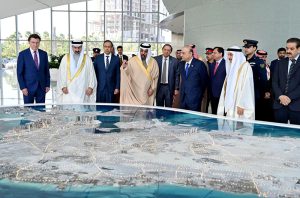 President Asif Ali Zardari being briefed by the Economic Development Board of Bahrain, in the presence of Deputy Prime Minister of Bahrain Shaikh Khalid bin Abdulla Al Khalifa