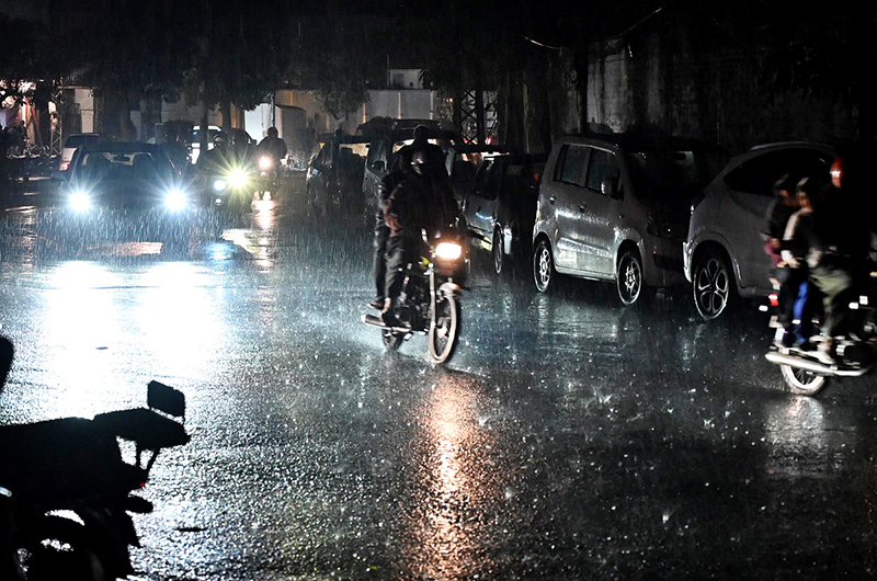 Rain continues across country, heavy snowfall and flash flooding likely in upper regions