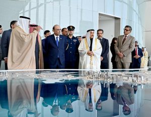 President Asif Ali Zardari being briefed by the Economic Development Board of Bahrain, in the presence of Deputy Prime Minister of Bahrain Shaikh Khalid bin Abdulla Al Khalifa